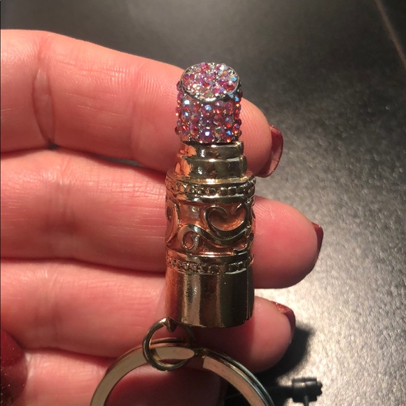 LIPSTICK 💄 KEY RING ❣️ - Picture 2 of 7